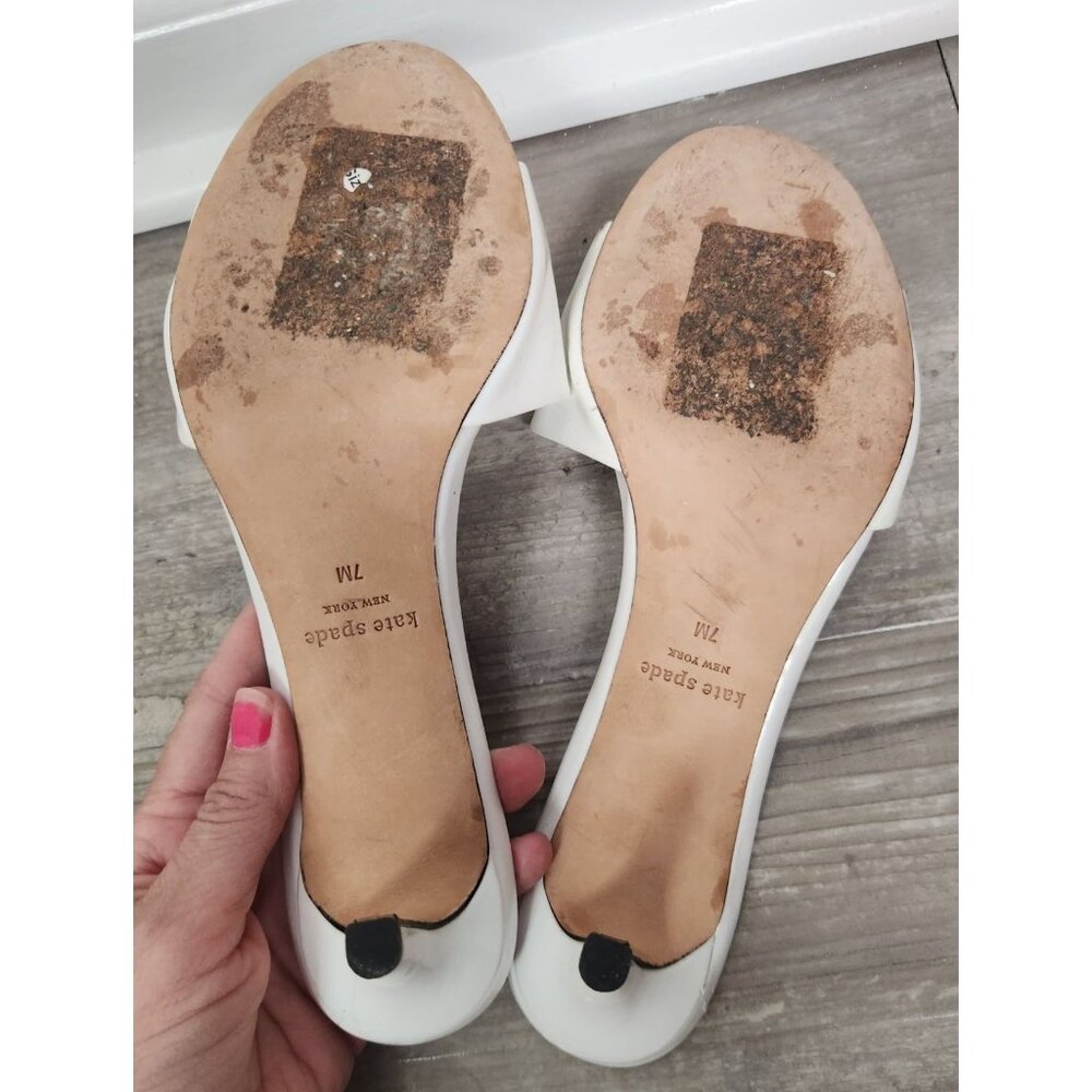 Kate Spade Women's Sz. 7M White Leather Saavvi Heeled Sandals - Picture 8 of 9